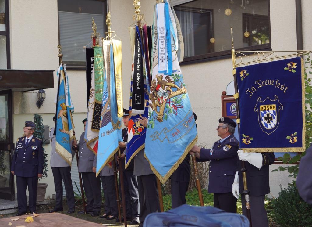 Fahnenspalier Bezirksversammlung